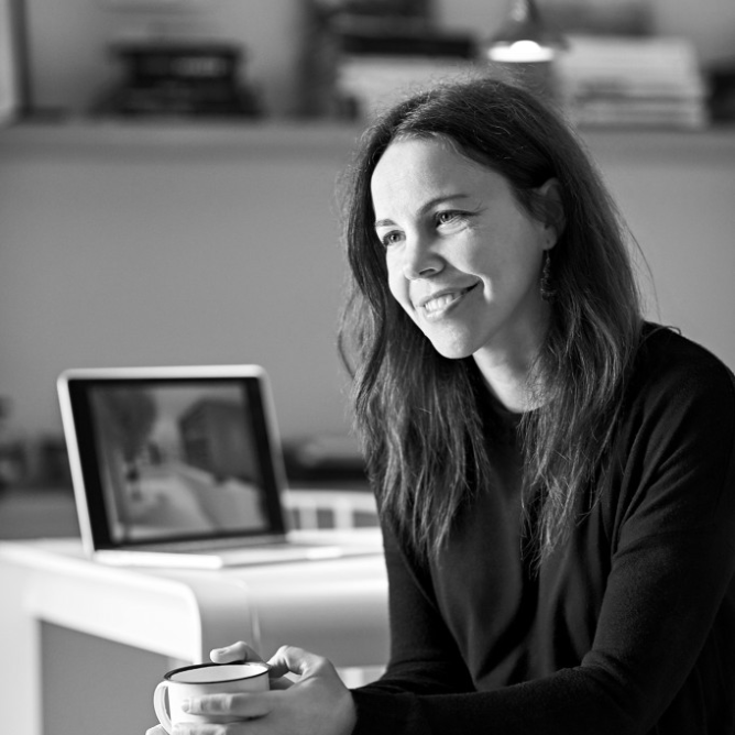 Her approach to lighting, the special connection between distribution and emotion and nature are three elements that intensify awareness, wellbeing and mindfulness.