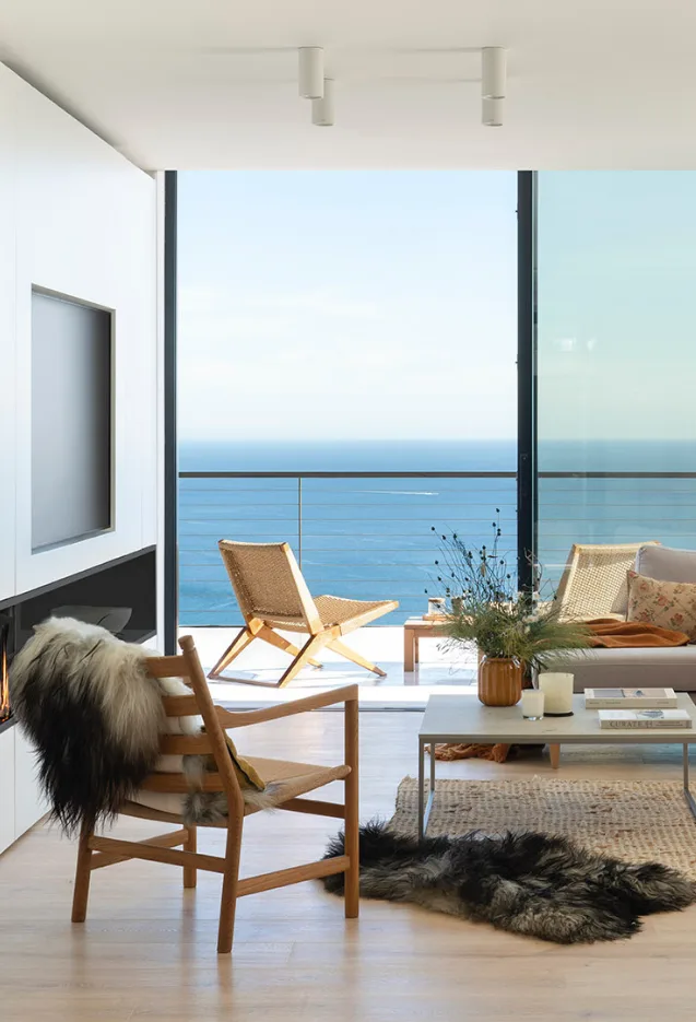 Vivienda mediterránea en la Costa Brava, interiorismo minimalista de Susanna Cots.